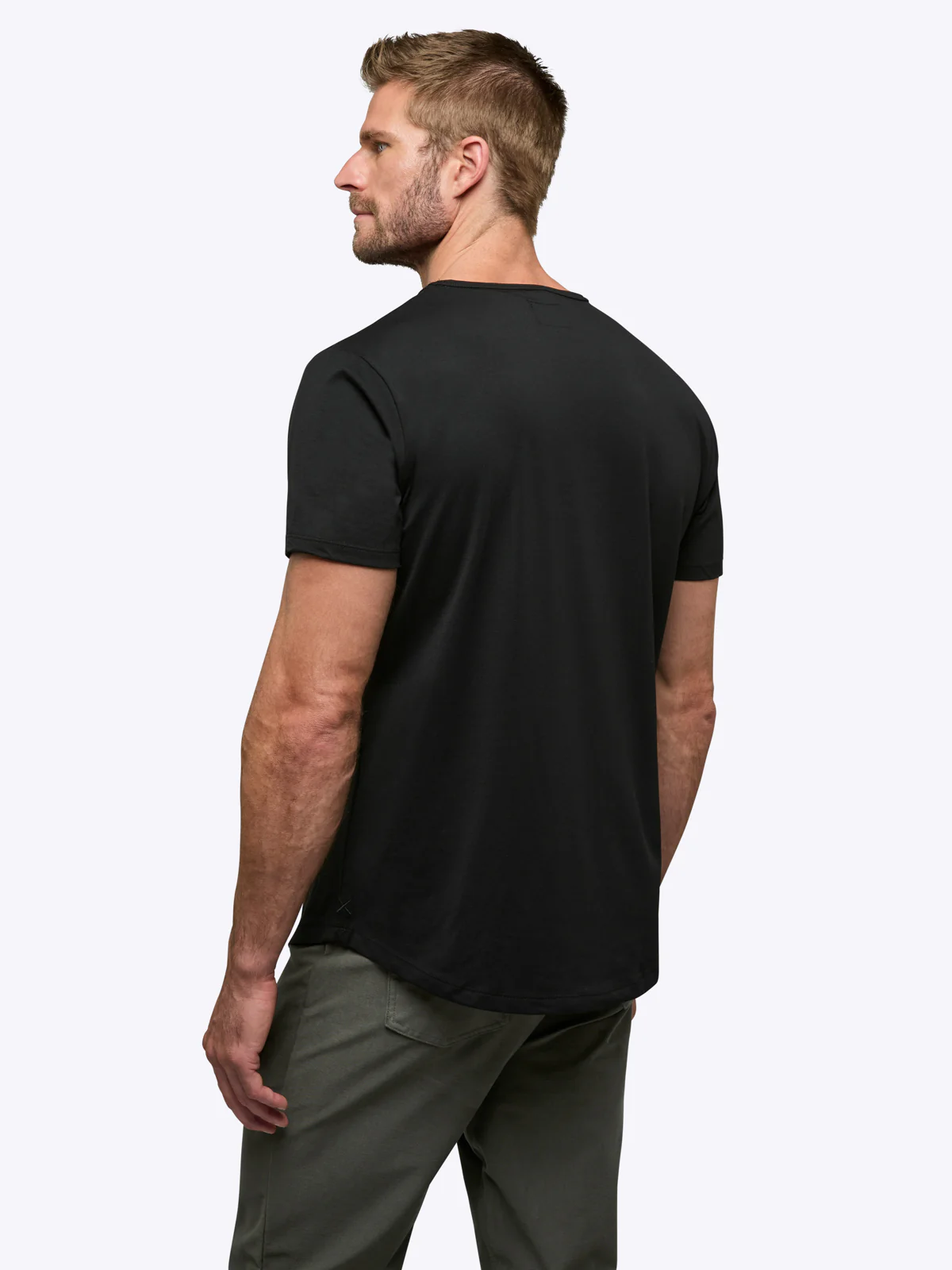 AO Curve-Hem Tee | Black Signature-fit PYCA Pro® - Image 4