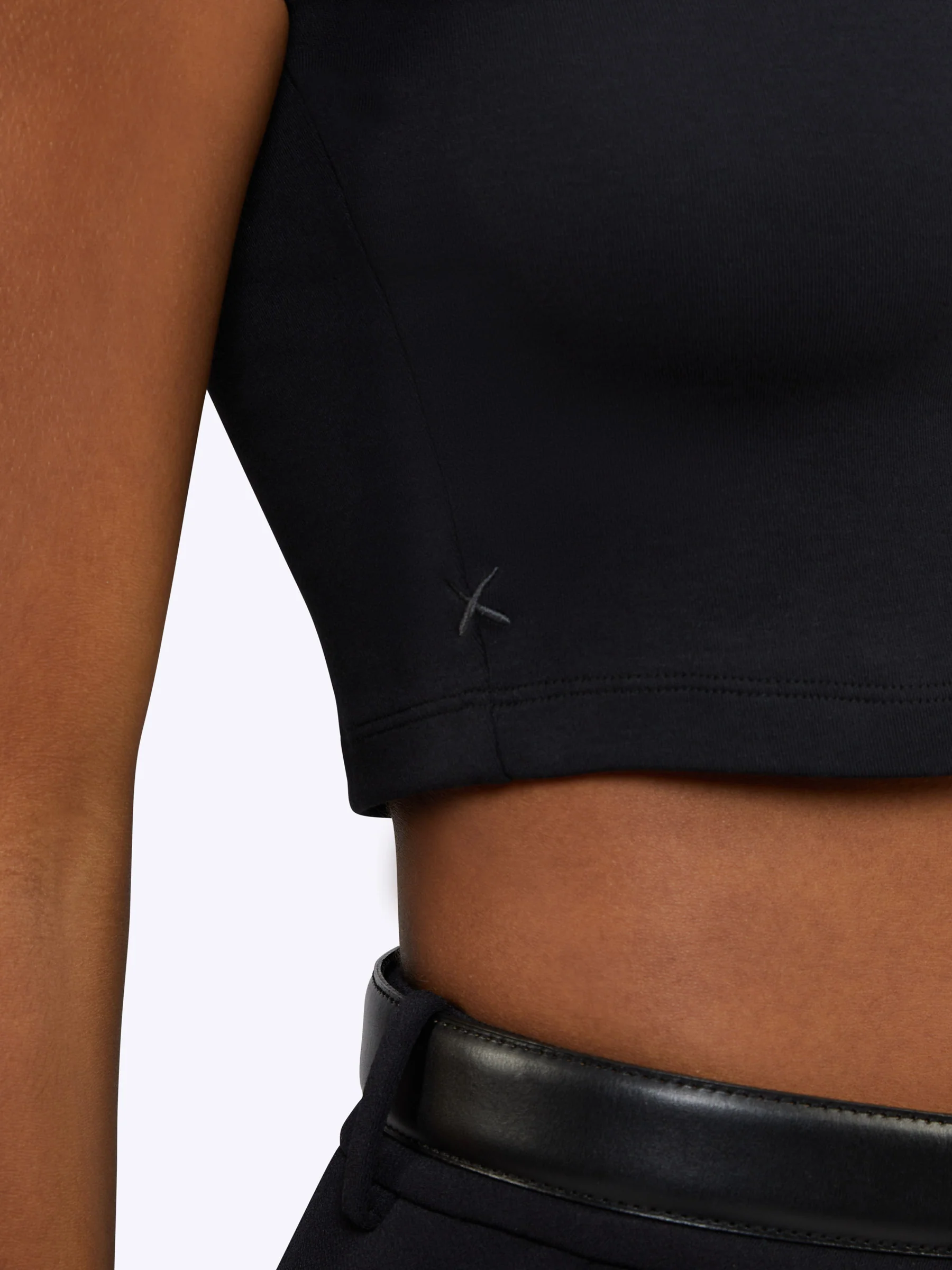 Tomboy Tee Cropped | Black Slim-fit Tomboy-Cotton™ - Image 6