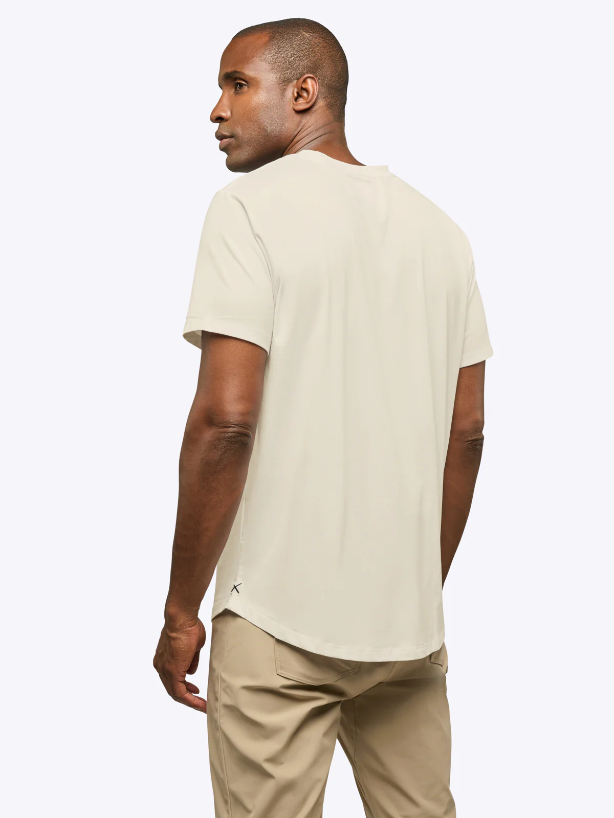 AO V-Neck Curve-Hem | Ivory Signature-fit PYCA Pro® - Image 3